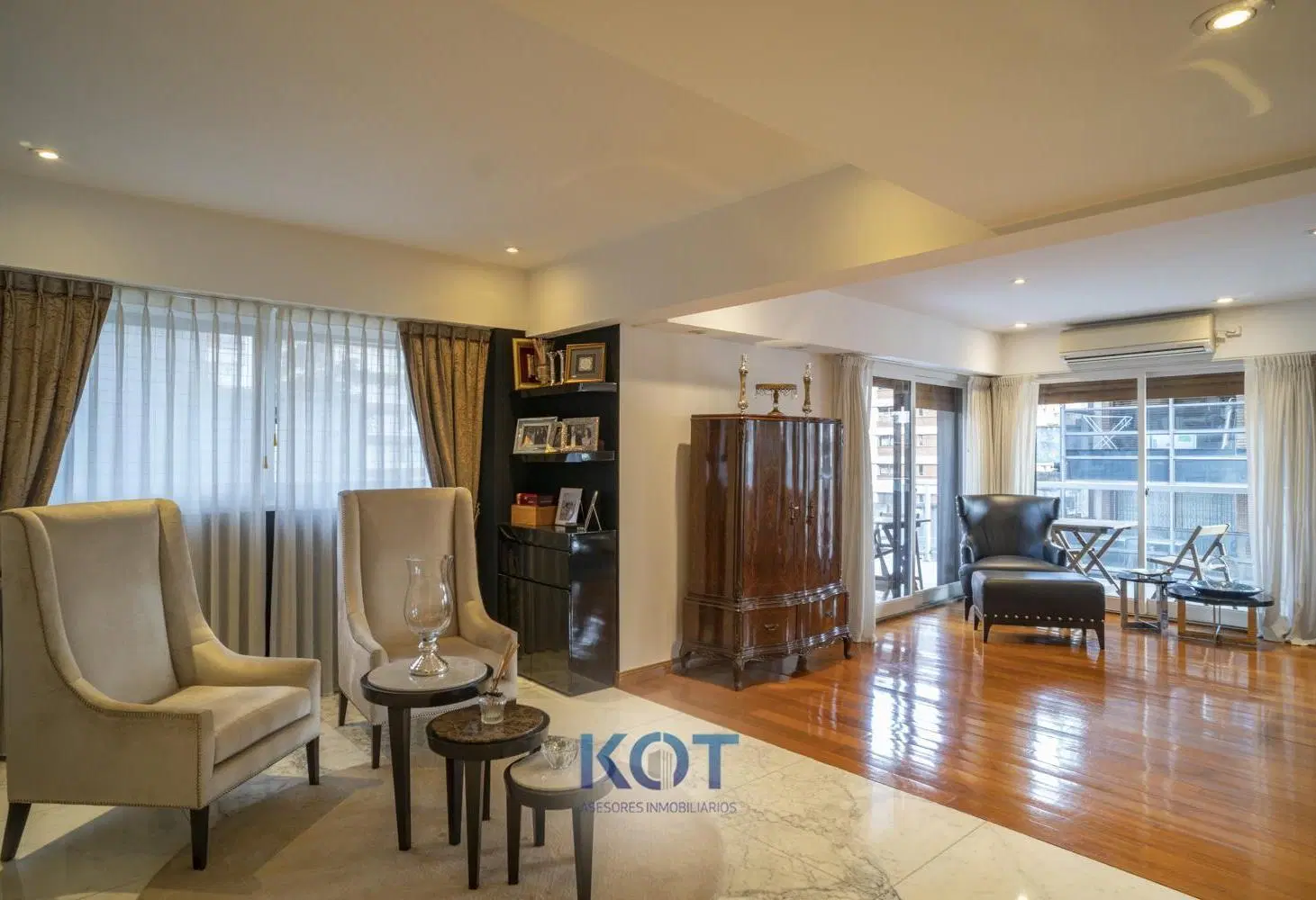 Departamento en venta 5 ambientes en Belgrano piso de 263 m2 con escritorio y cochera doble. 2