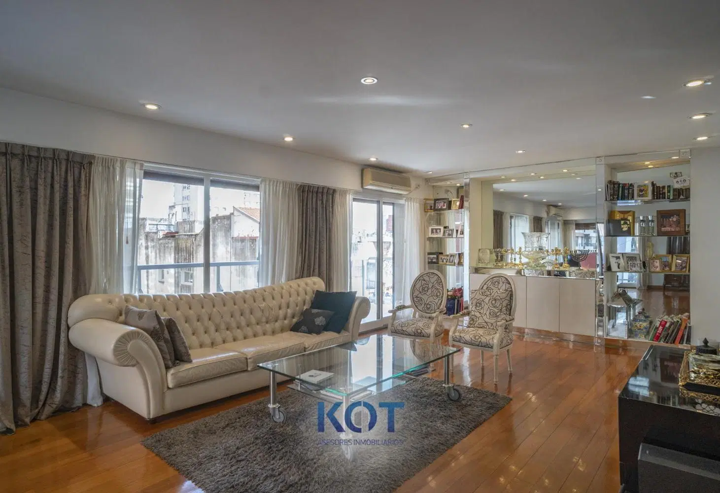 Departamento en venta 5 ambientes en Belgrano piso de 263 m2 con escritorio y cochera doble. 1