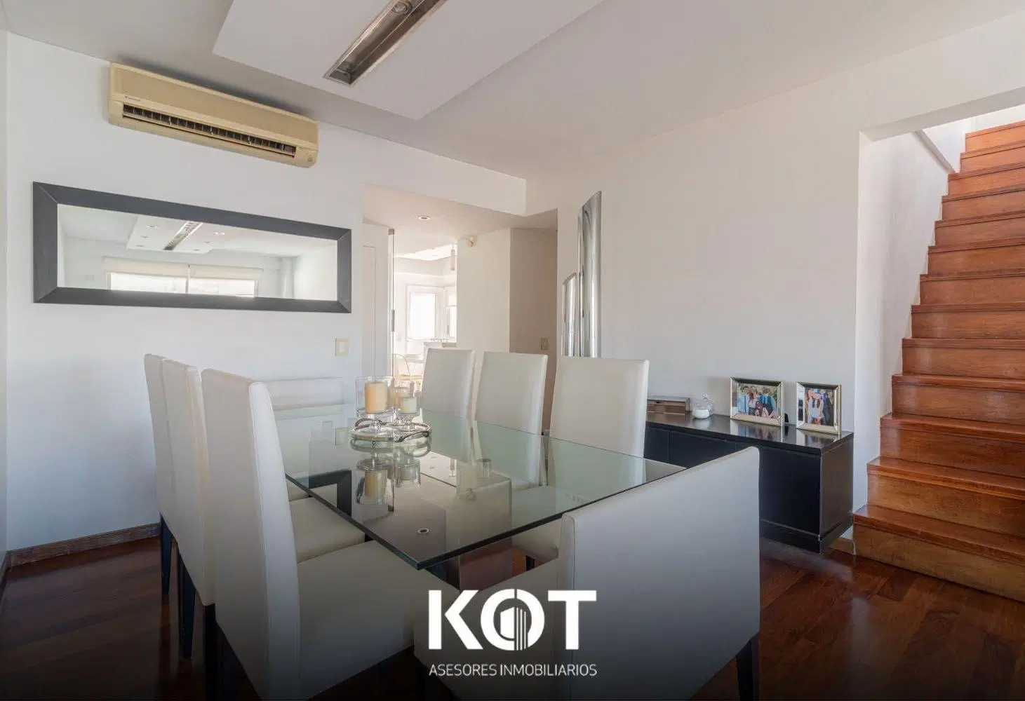 Increible 4 ambientes con dependencia terraza propia y cochera en venta. 5