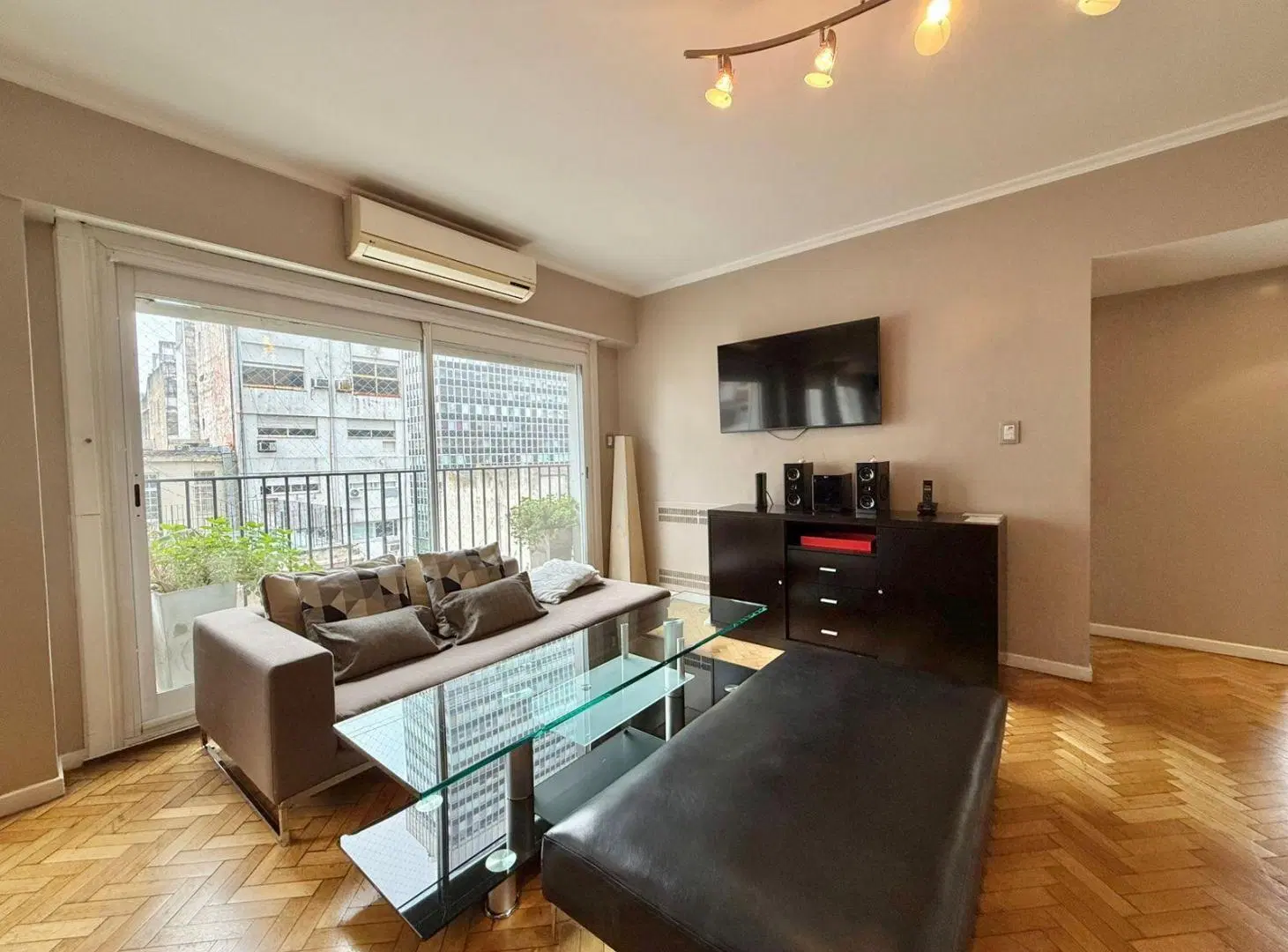 Increible 3 ambientes Amoblado y Equipado con Baulera en Retiro- EN VENTA! 4