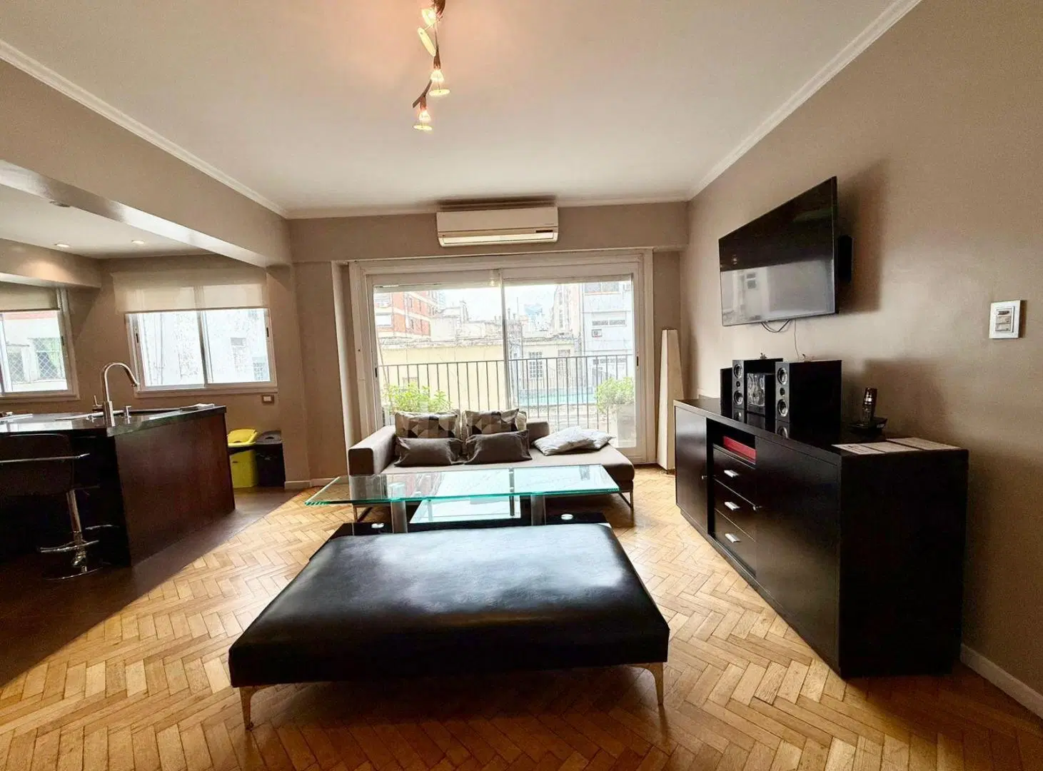 Increible 3 ambientes Amoblado y Equipado con Baulera en Retiro- EN VENTA! 1