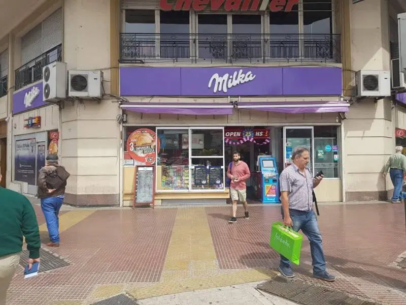 Local en alquiler en Barrio Norte en esquina, excelente zona comercial. 2