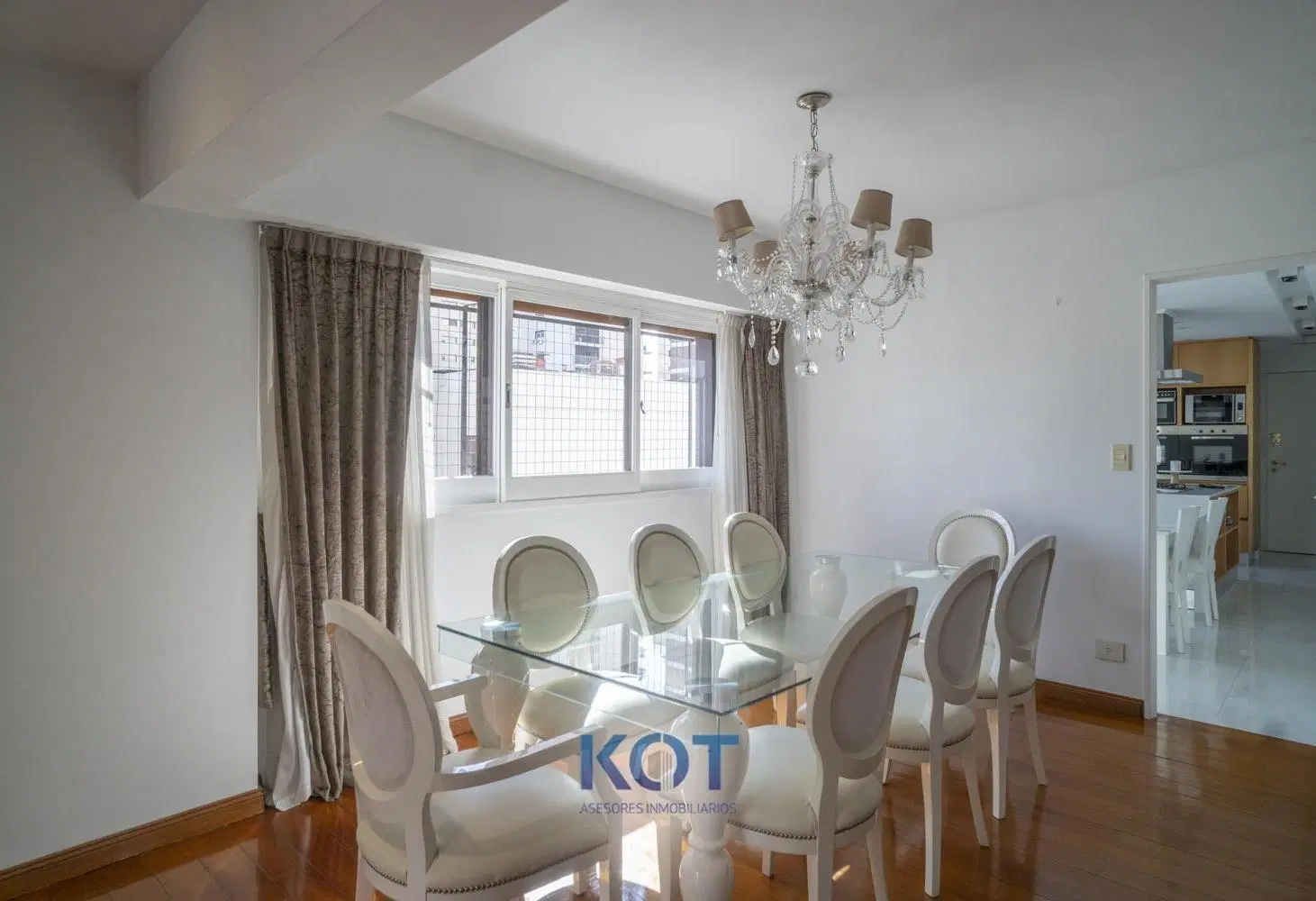 Departamento en venta 5 ambientes en Belgrano piso de 263 m2 con escritorio y cochera doble. 3