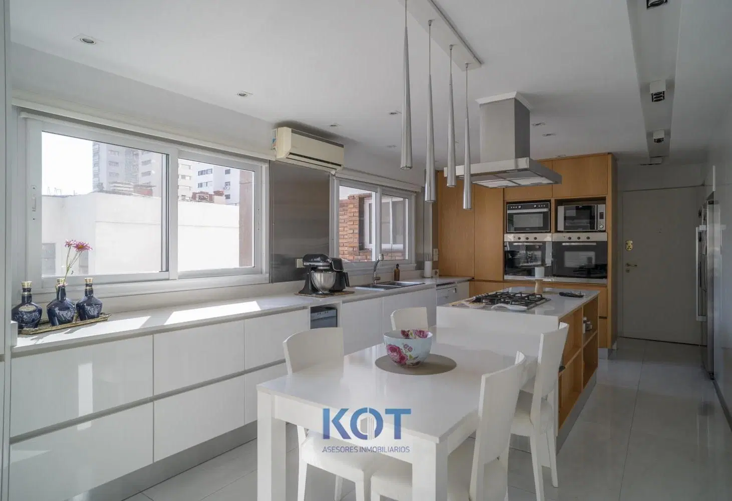Departamento en venta 5 ambientes en Belgrano piso de 263 m2 con escritorio y cochera doble. 8