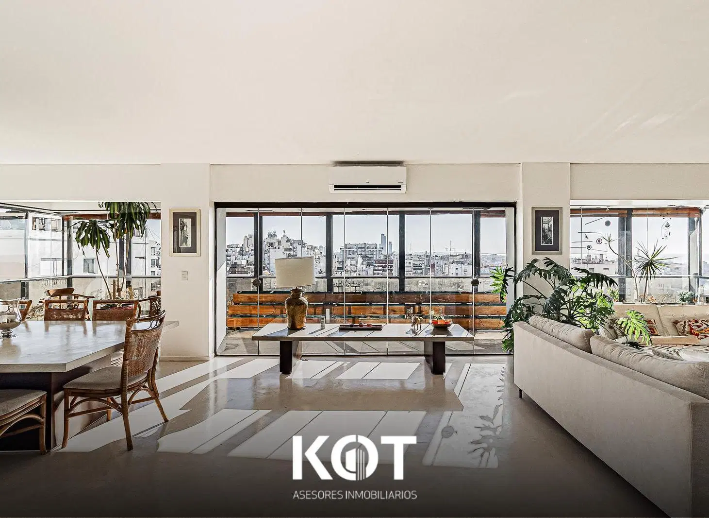 Departamento en venta 6 Ambientes en Recoleta con cochera y dependencia. 1