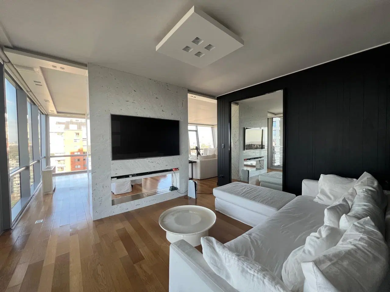 Departamento en venta 4 ambientes con 2 cocheras en Belgrano semipiso con vista panoramica. 2