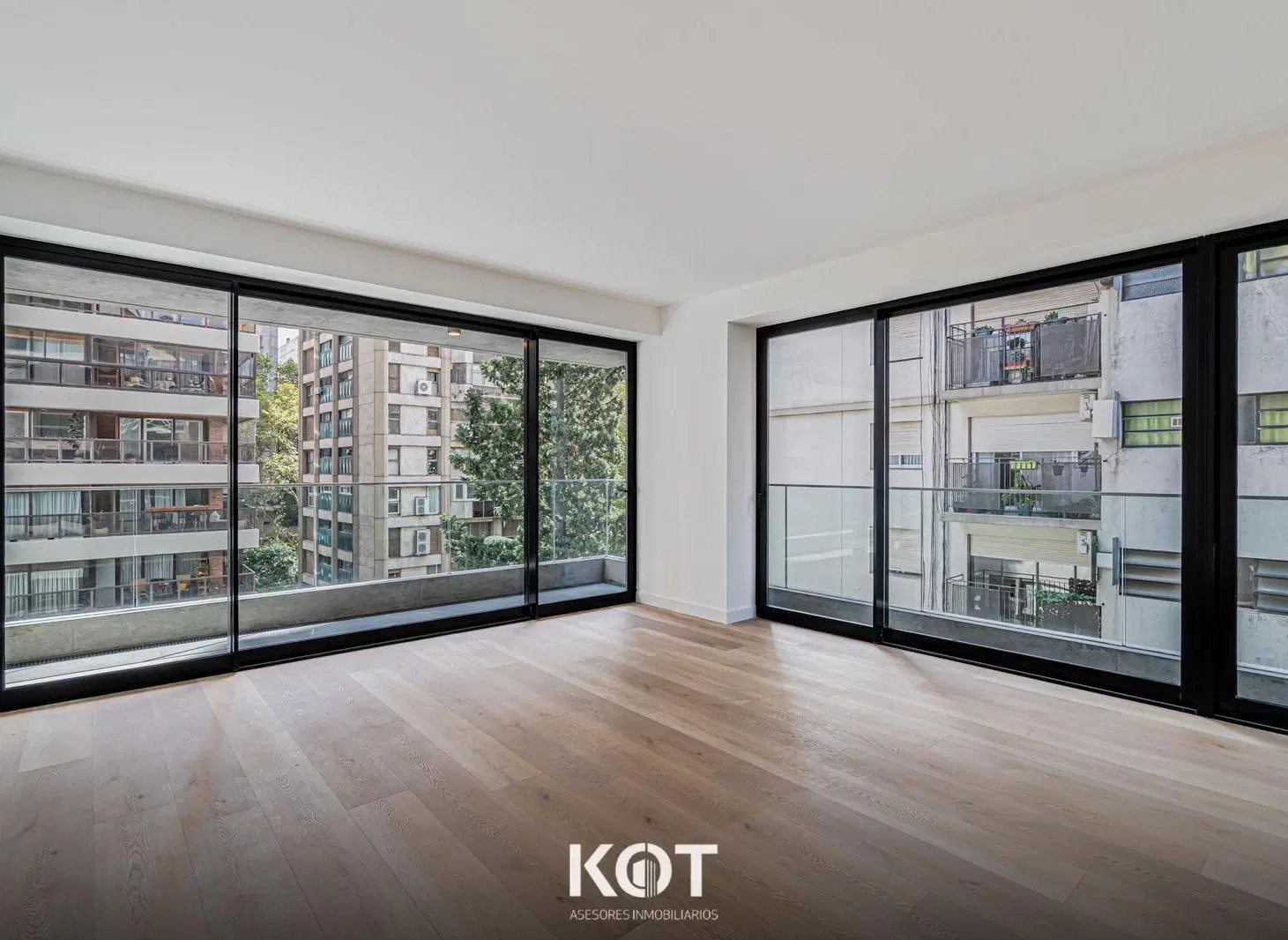 Departamento en venta 4 ambientes con 2 Cocheras en QUARTIER LACROZE Belgrano. 2