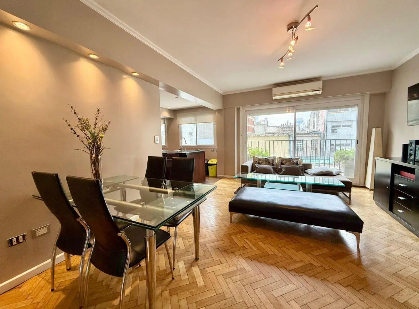Departamento en venta 3 ambientes Amoblado y Equipado con Baulera en Retiro. 1