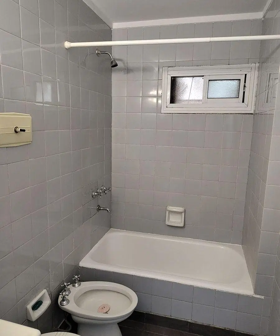 PERON 4139 - DOS AMBIENTES IMPECABLE CON BALCÓN 3