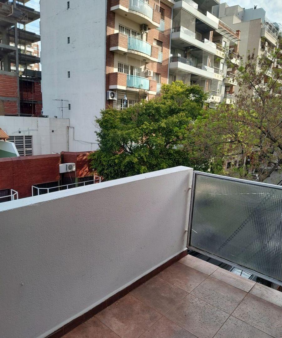 Foto de EMILIO MITRE 493 - 2 AMBIENTES AL FRENTE CON BALCON, RECIEN PINTADO Y, imagen 5