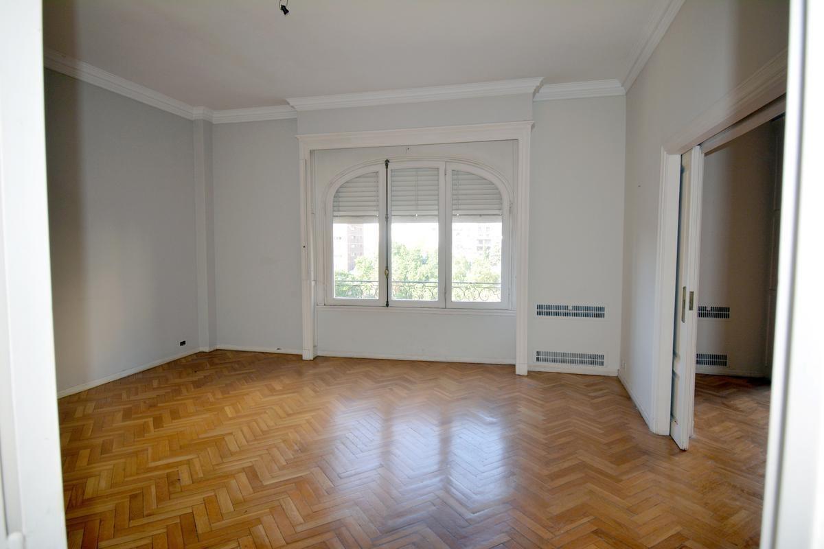Departamento en Venta en Recoleta - Piso en Edificio Emblemático 5