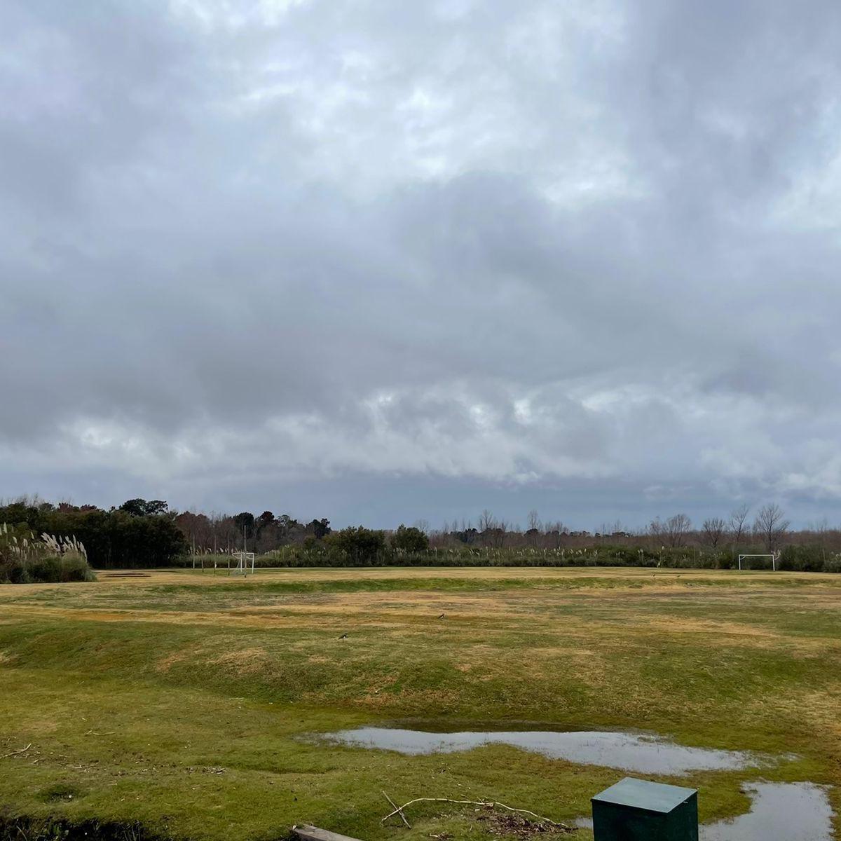 Lote a la laguna en venta en barrio privado El Cazal, Escobar. Financiado.