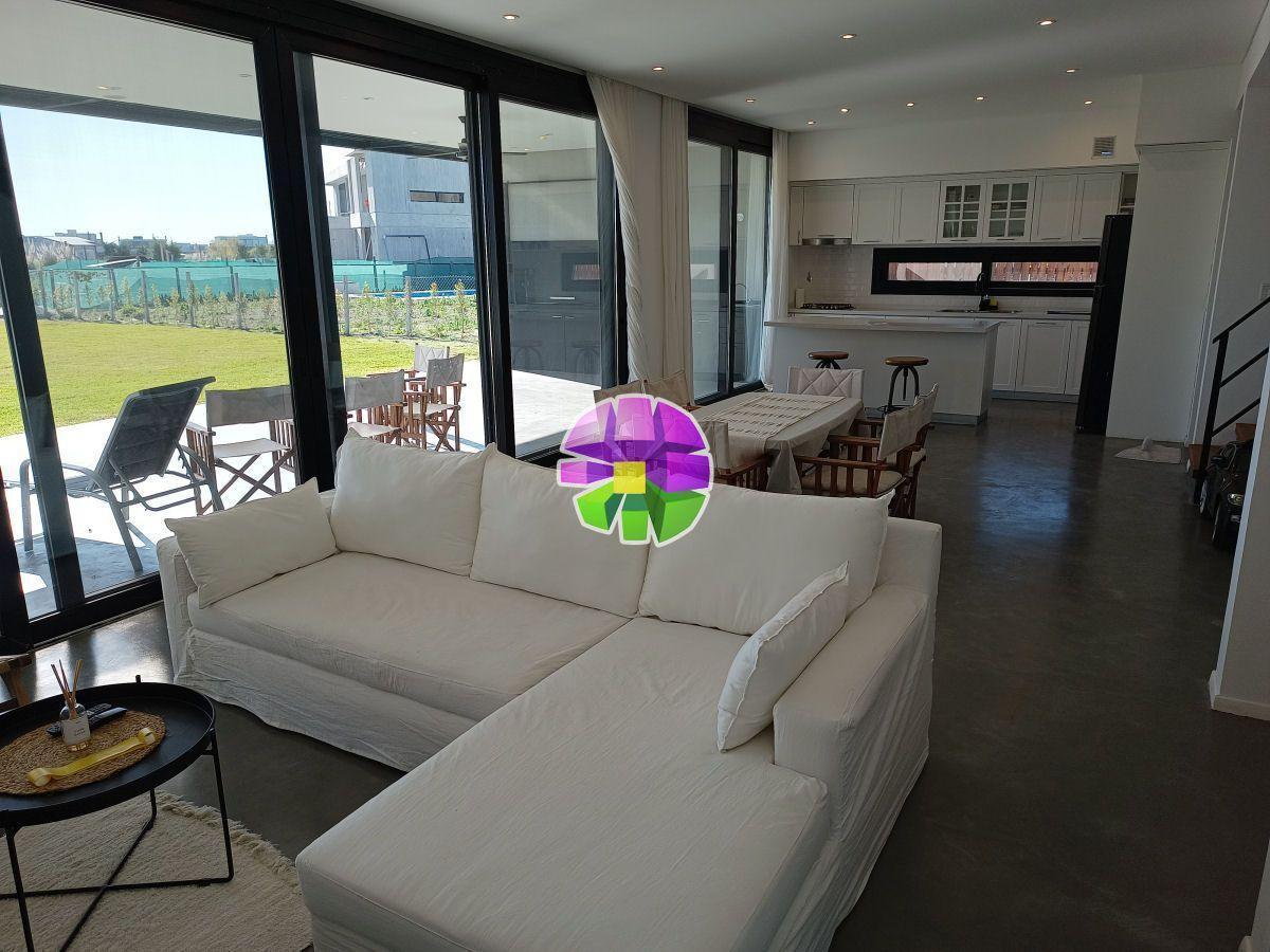 Casa de calidad en venta con 3 dormitorios en El Cantón Golf