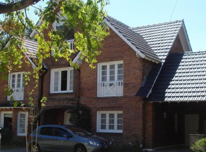 Casa sobre lote interno en Camino Real 1