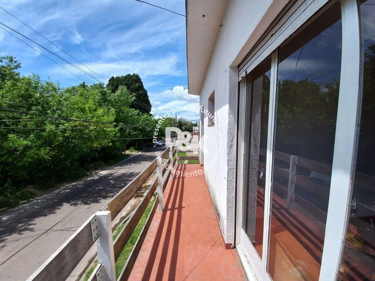 Departamento de 2 ambientes en venta con cochera en Hurlingham.