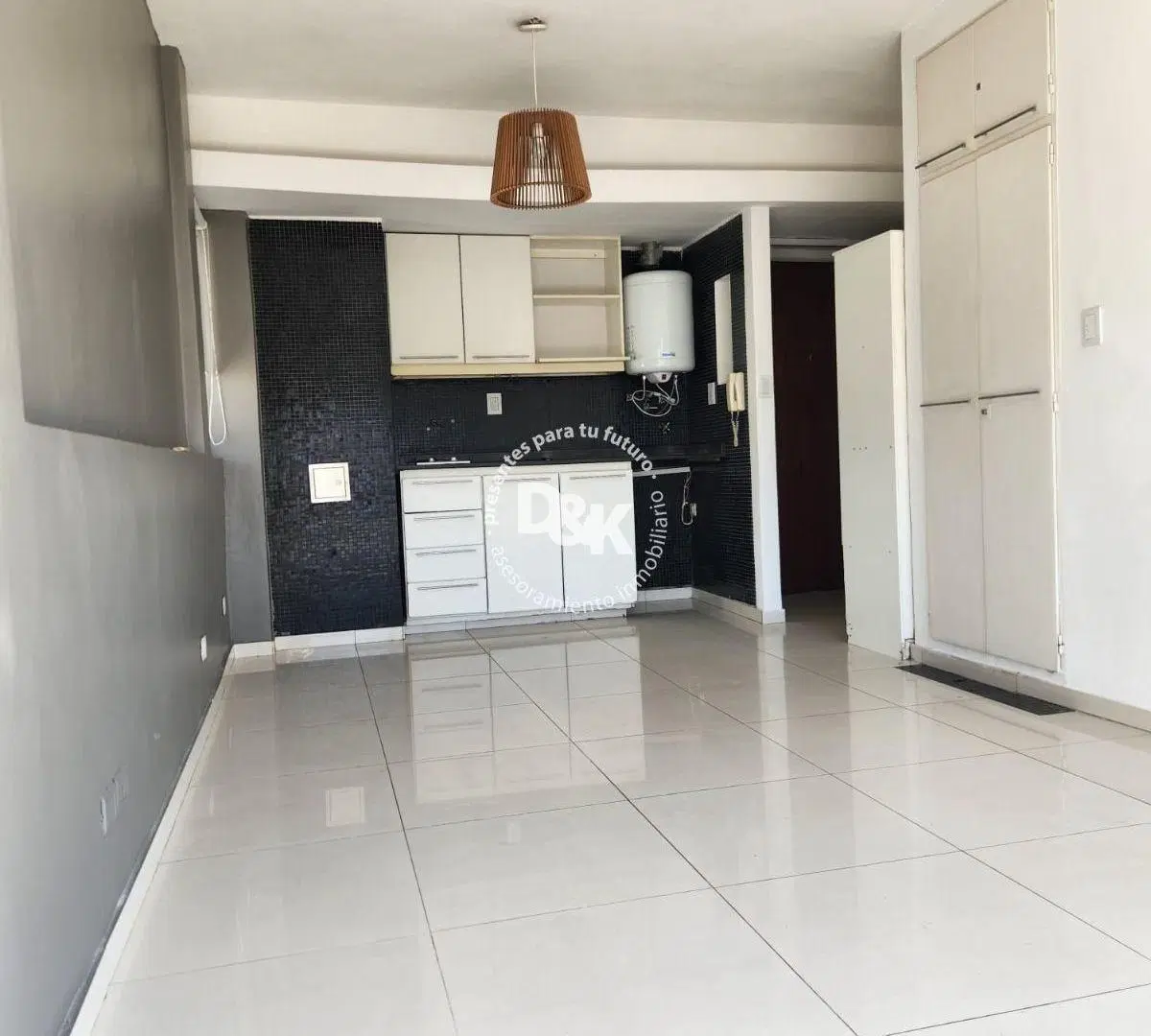 Monoambiente actualizado en venta en Recoleta, piso alto 2