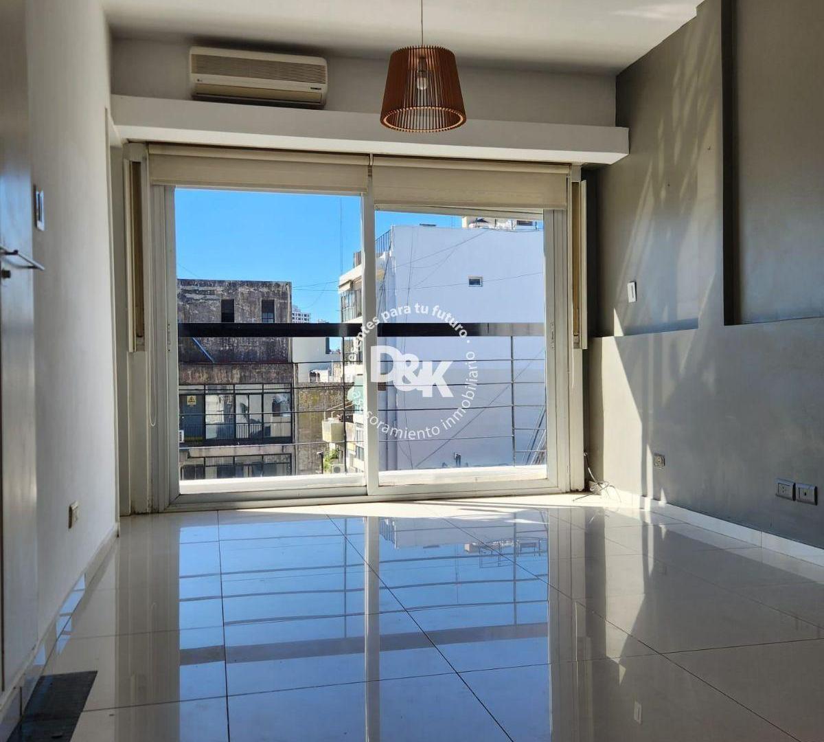 Monoambiente actualizado en venta en Recoleta, piso alto