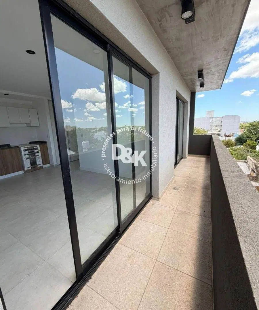 Departamento en venta de 3 ambientes en piso alto 1