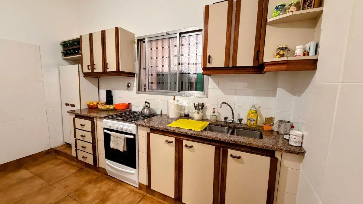 Casa en venta de 2 dormitorios c/cochera en Loma Hermosa 8
