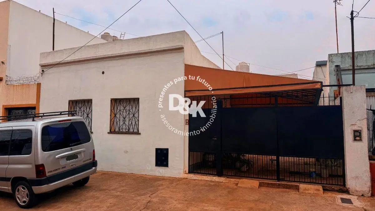 Casa en venta de 2 dormitorios c/cochera en Loma Hermosa 4