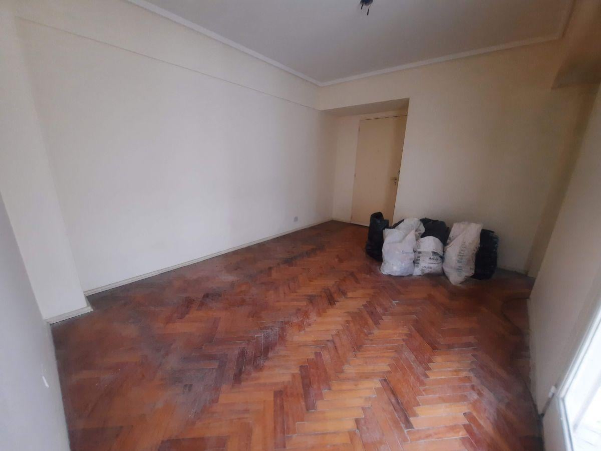 Foto de 2 AMBIENTES EN PISO ALTO - MUY LUMINOSO - RECOLETA, imagen 2