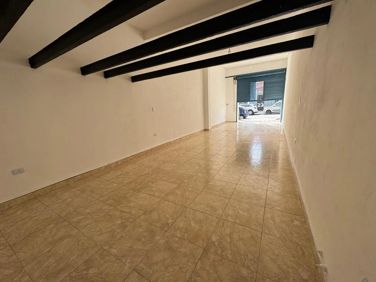 Oficina . | Roseti al 1800 3
