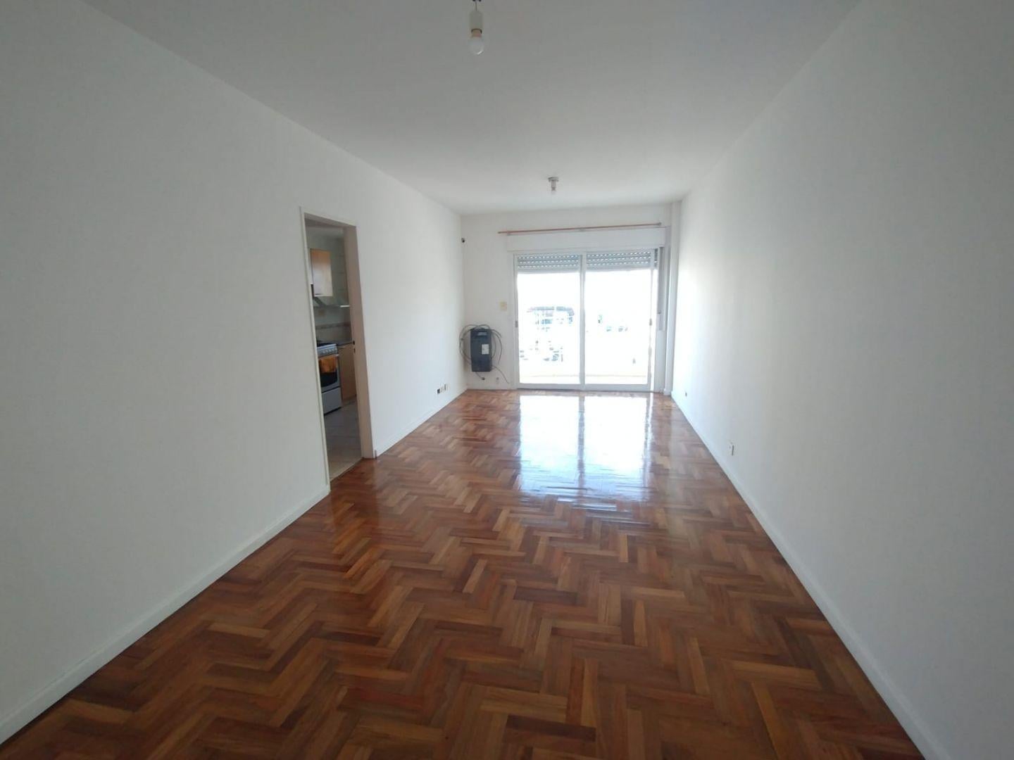 Foto de DEPARTAMENTO DE 2 AMBIENTES CON COCHERA SEMICUBIERTA FIJA, imagen 5
