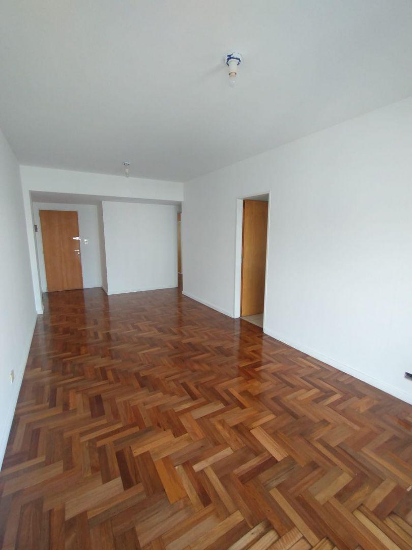 Foto de DEPARTAMENTO DE 2 AMBIENTES CON COCHERA SEMICUBIERTA FIJA, imagen 2