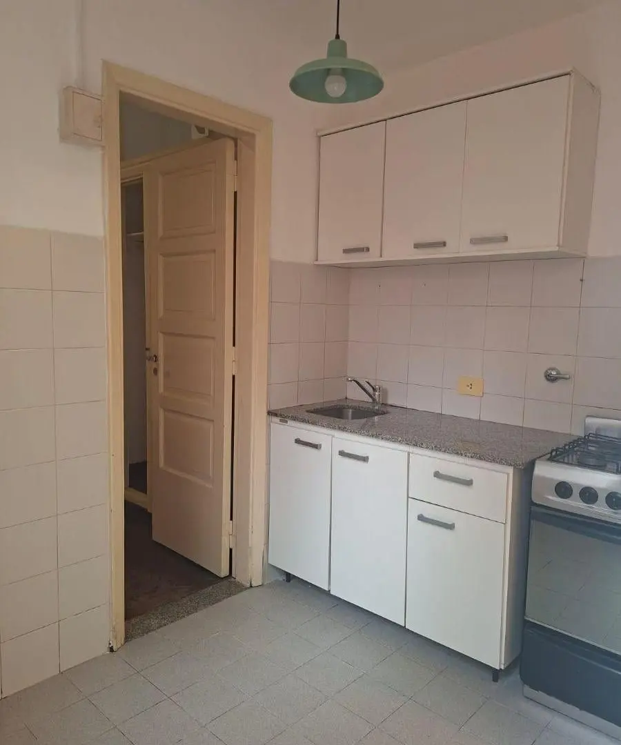 -B-ALQUILER PH 1 ambiente, con patio y cocina independiente – ALMAGRO 2