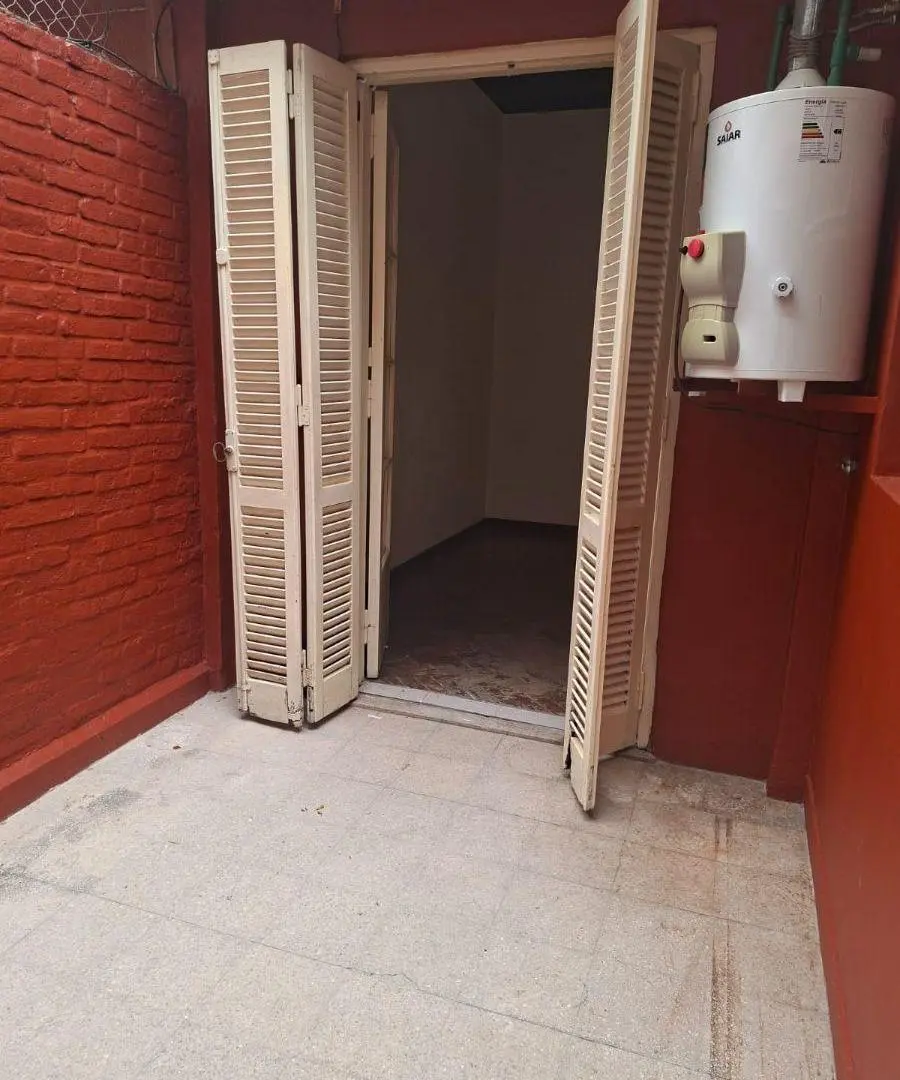 -B-ALQUILER PH 1 ambiente, con patio y cocina independiente – ALMAGRO 3