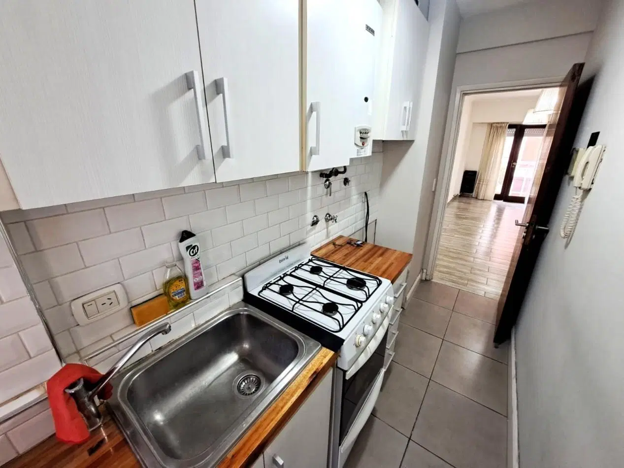 3 Amb. frente con balcon - reciclado- centro-plaza Mitre 8