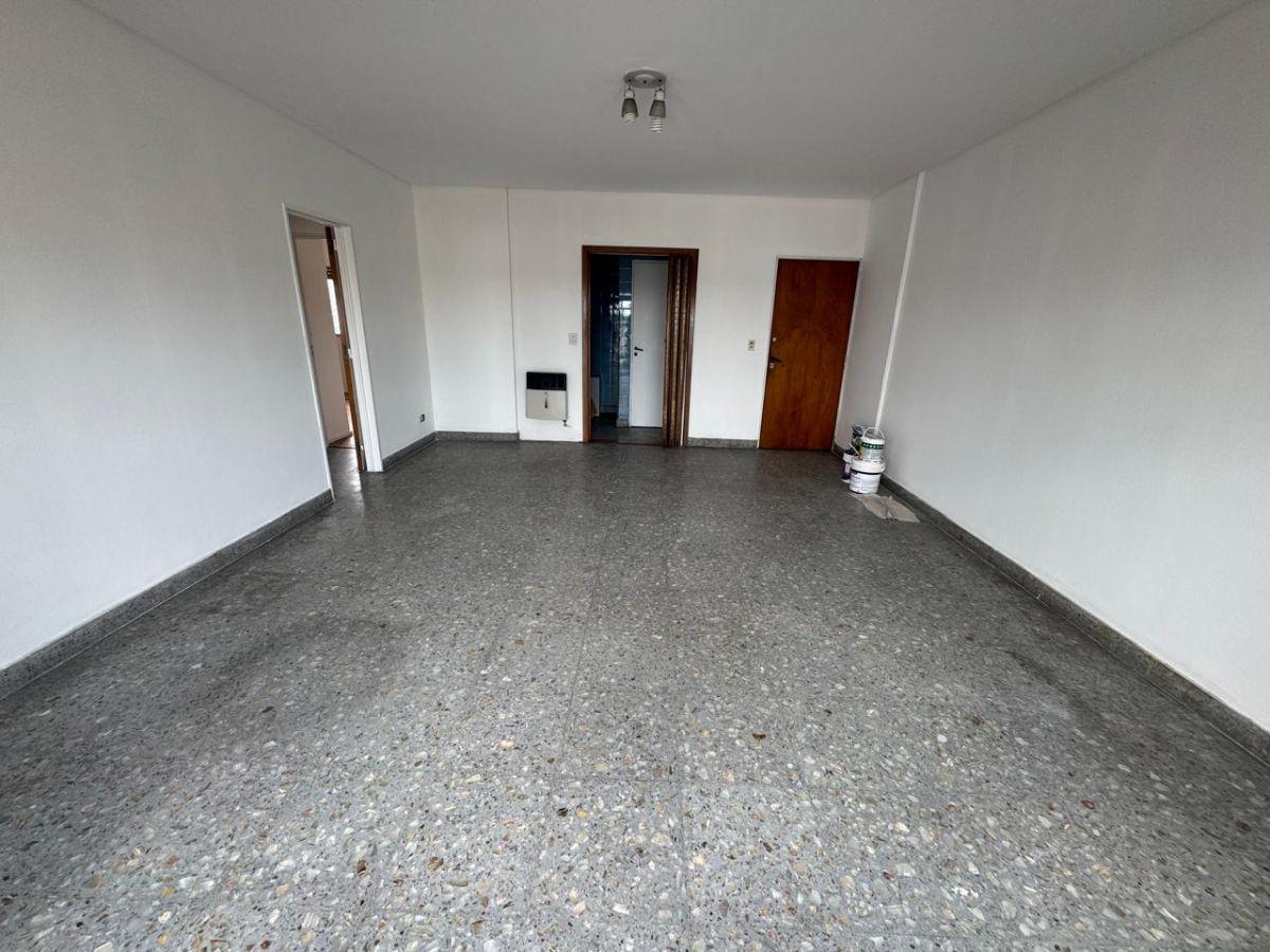 Foto de AMPLIO 3 ambientes en VENTA, imagen 2