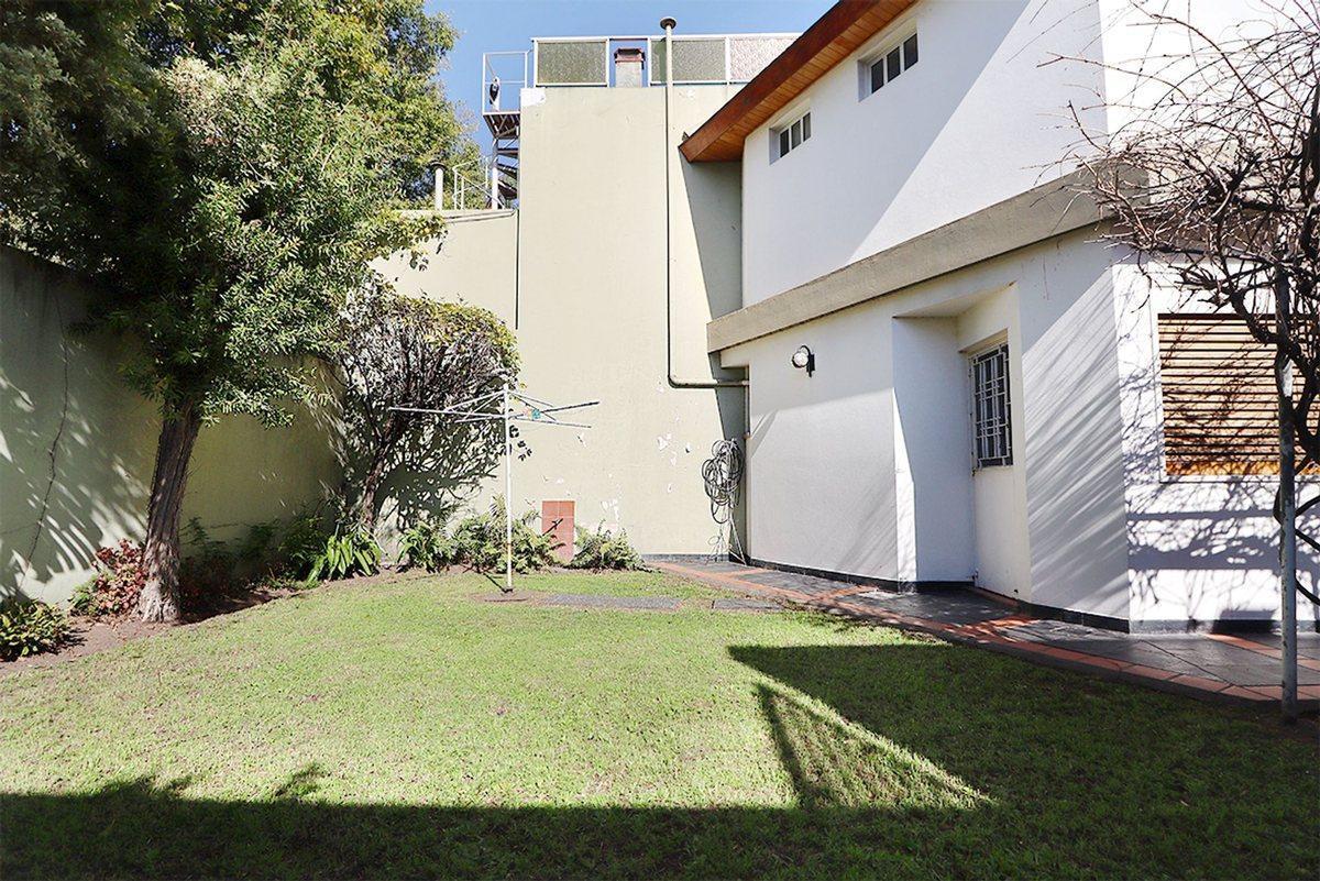 Venta Casa 6 Ambientes Monte Castro con Parque 5