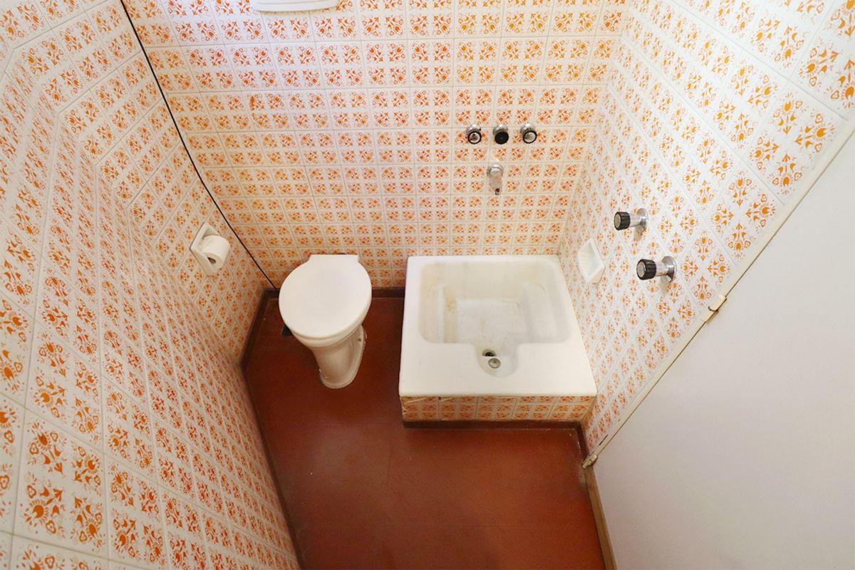 Venta Casa 6 Ambientes Monte Castro con Parque 3
