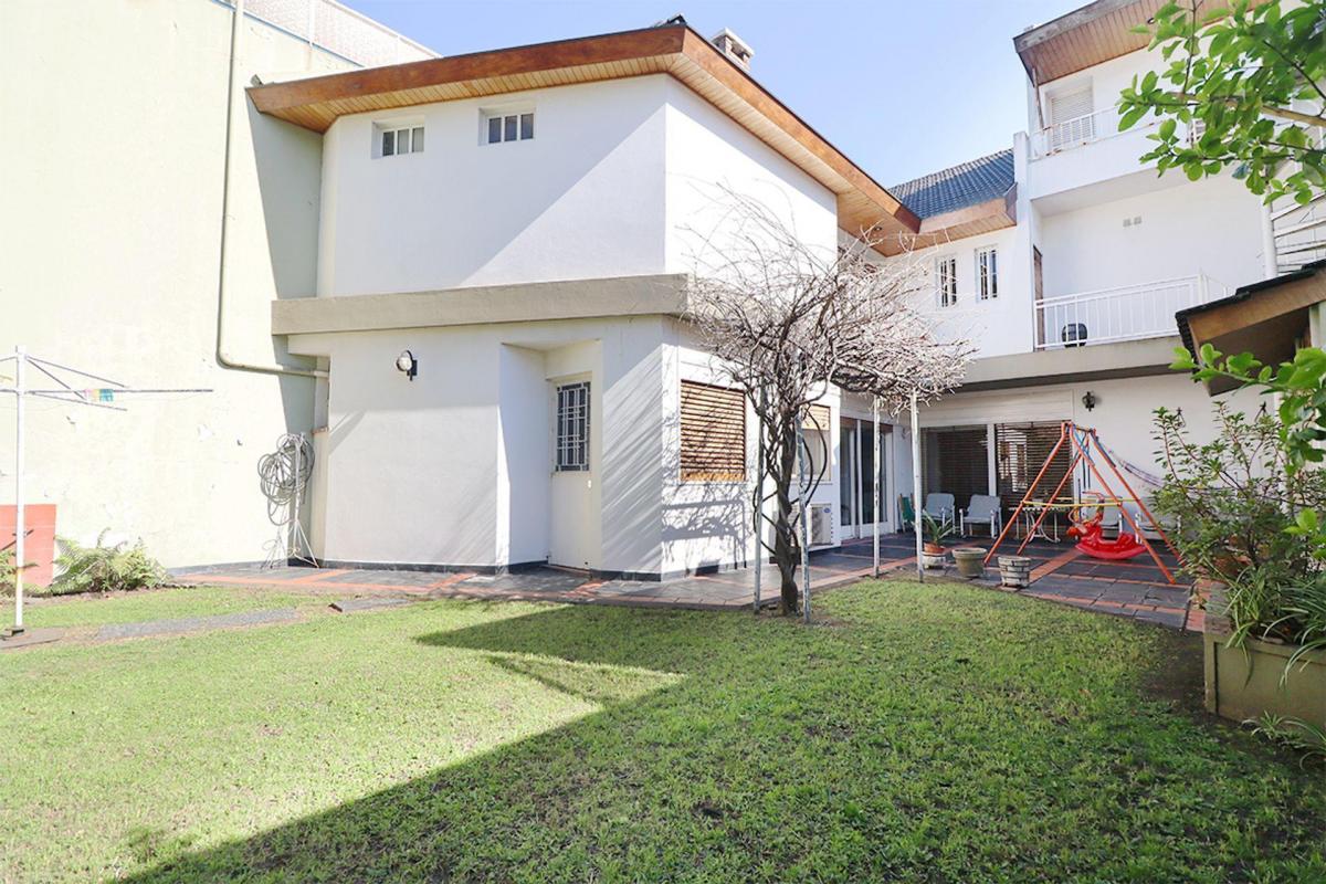 Venta Casa 6 Ambientes Monte Castro con Parque 1