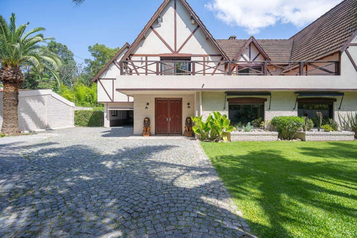 Casa 9 Amb en Venta Lomas de San Isidro Permuta 2