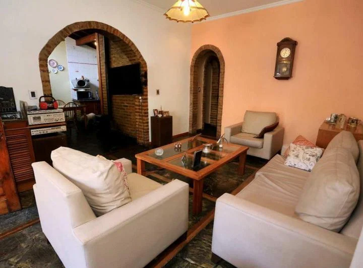 VTA HERMOSA CASA LOTE PROPIO 5 AMB. GARAJE 4