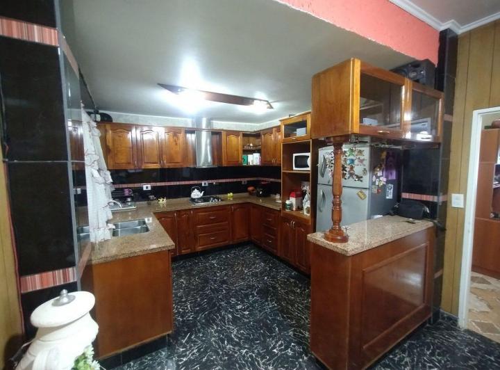 VENTA CASA DOS PLANTAS TERRAZA 6 AMBIENTES COCHERA 4