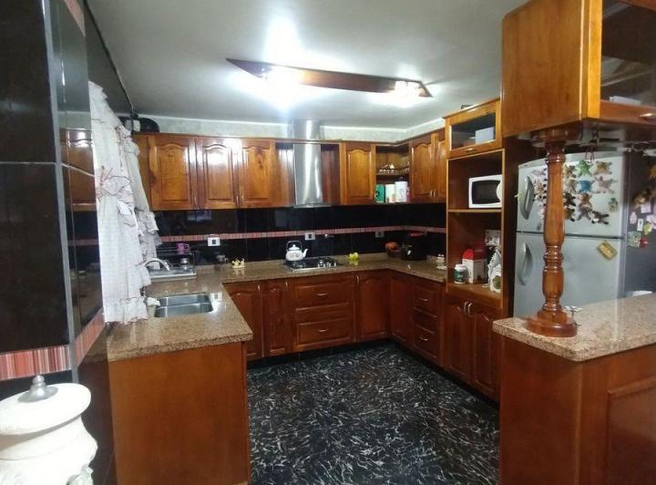 VENTA CASA DOS PLANTAS TERRAZA 6 AMBIENTES COCHERA 1