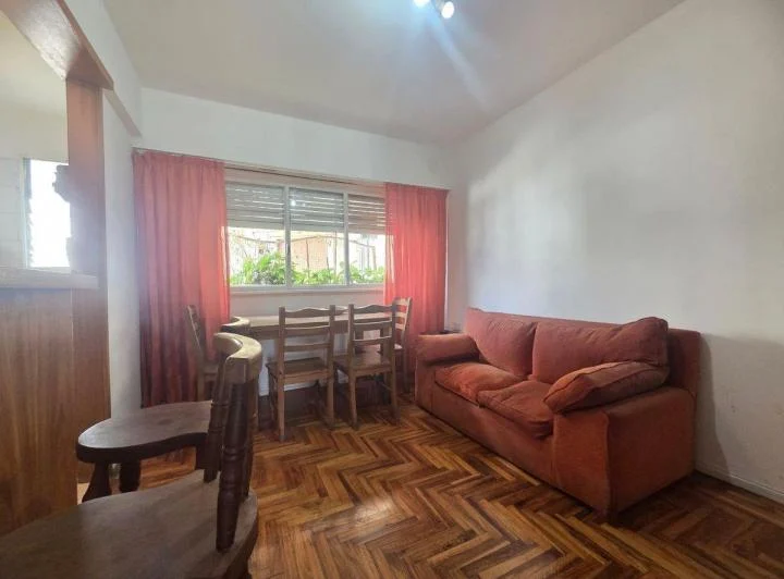 Venta Montserrat departamento 2 ambientes balcon 3