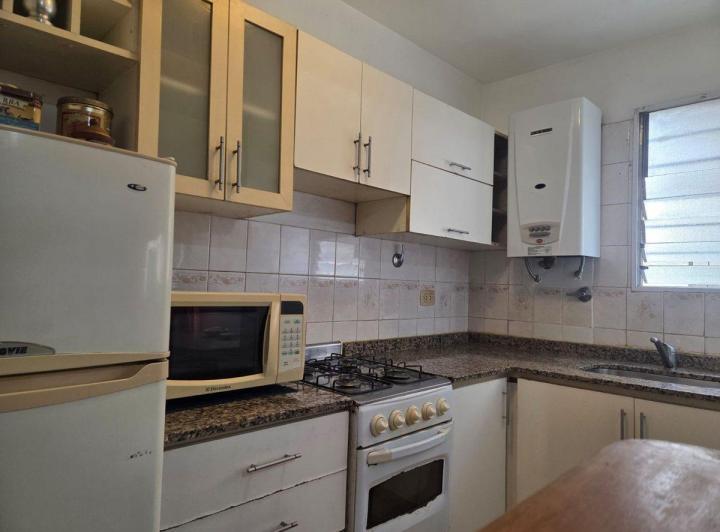 Venta Montserrat departamento 2 ambientes balcon 4