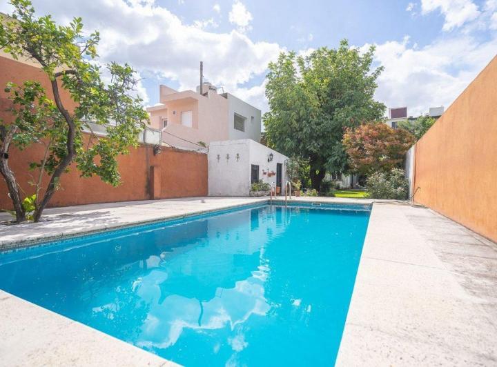 VENTA CASA 5 AMBIENTES PARQUE CHACABUCO PILETA 2