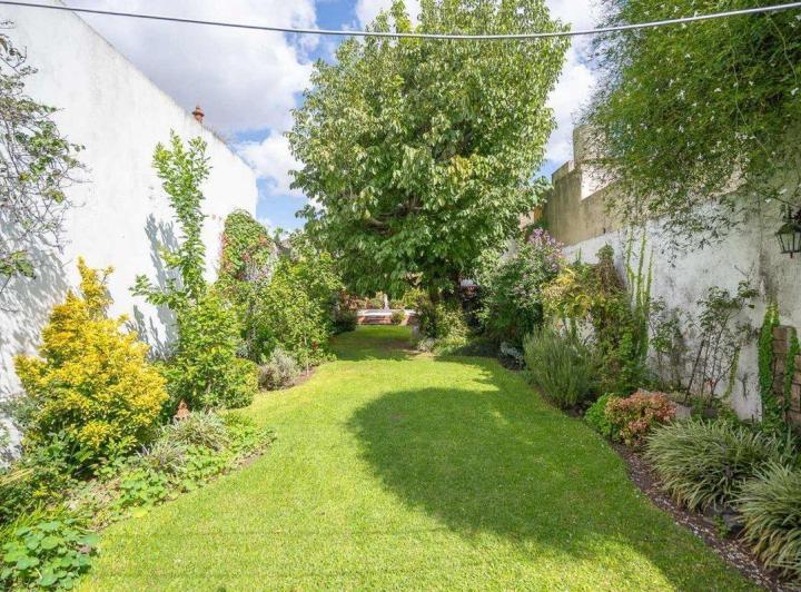 VENTA CASA 5 AMBIENTES PARQUE CHACABUCO PILETA 4