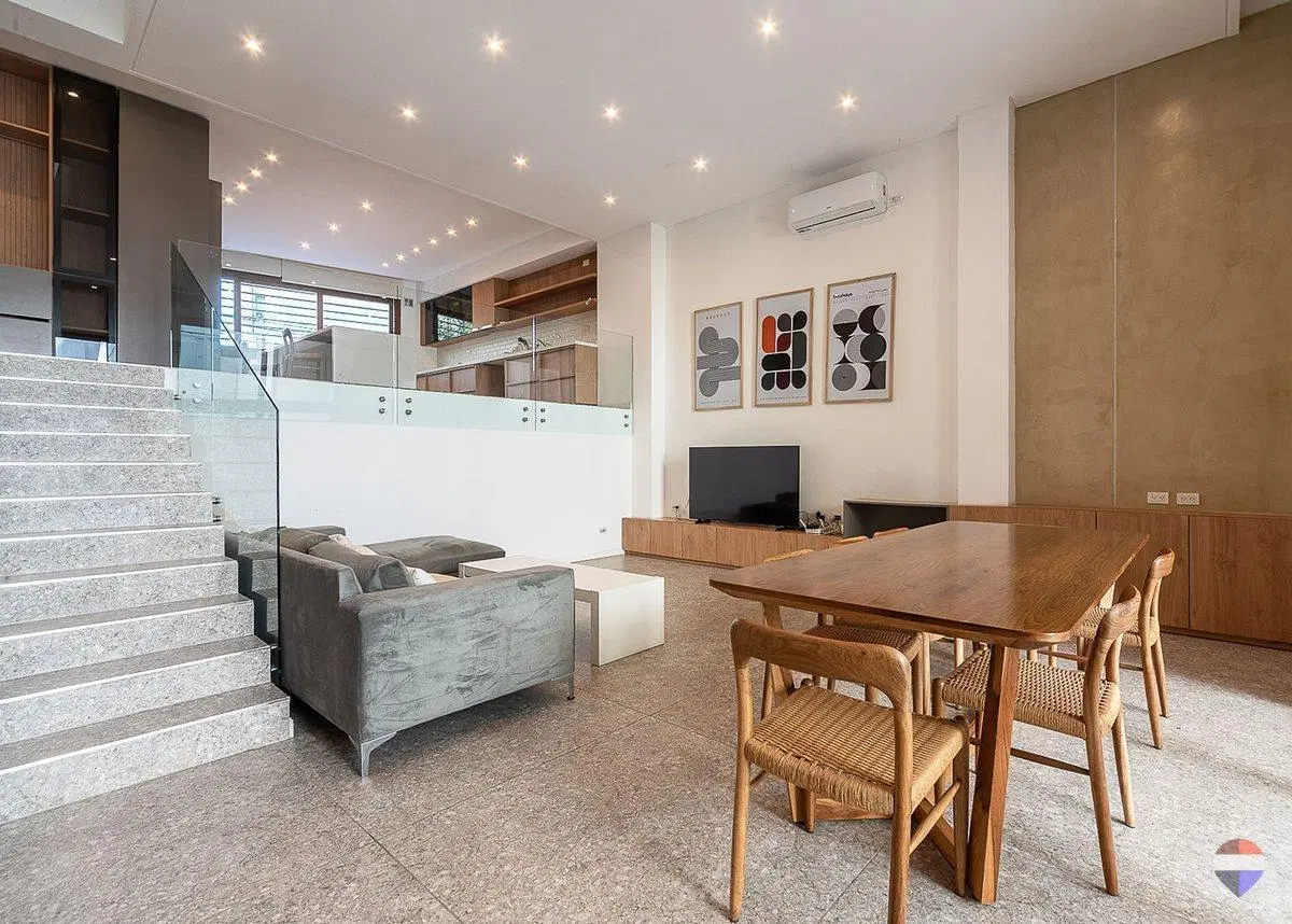 VENTA CASA 5 AMB 4 SUITE COCHERA DOBLE PILETA 2
