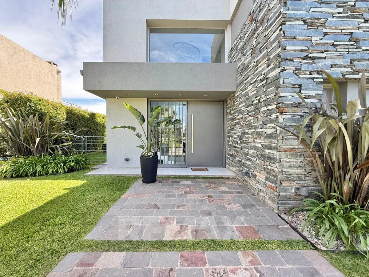 CASA 6 AMB BARRIO AYRES PLAZA PILAR PREMIUM 2
