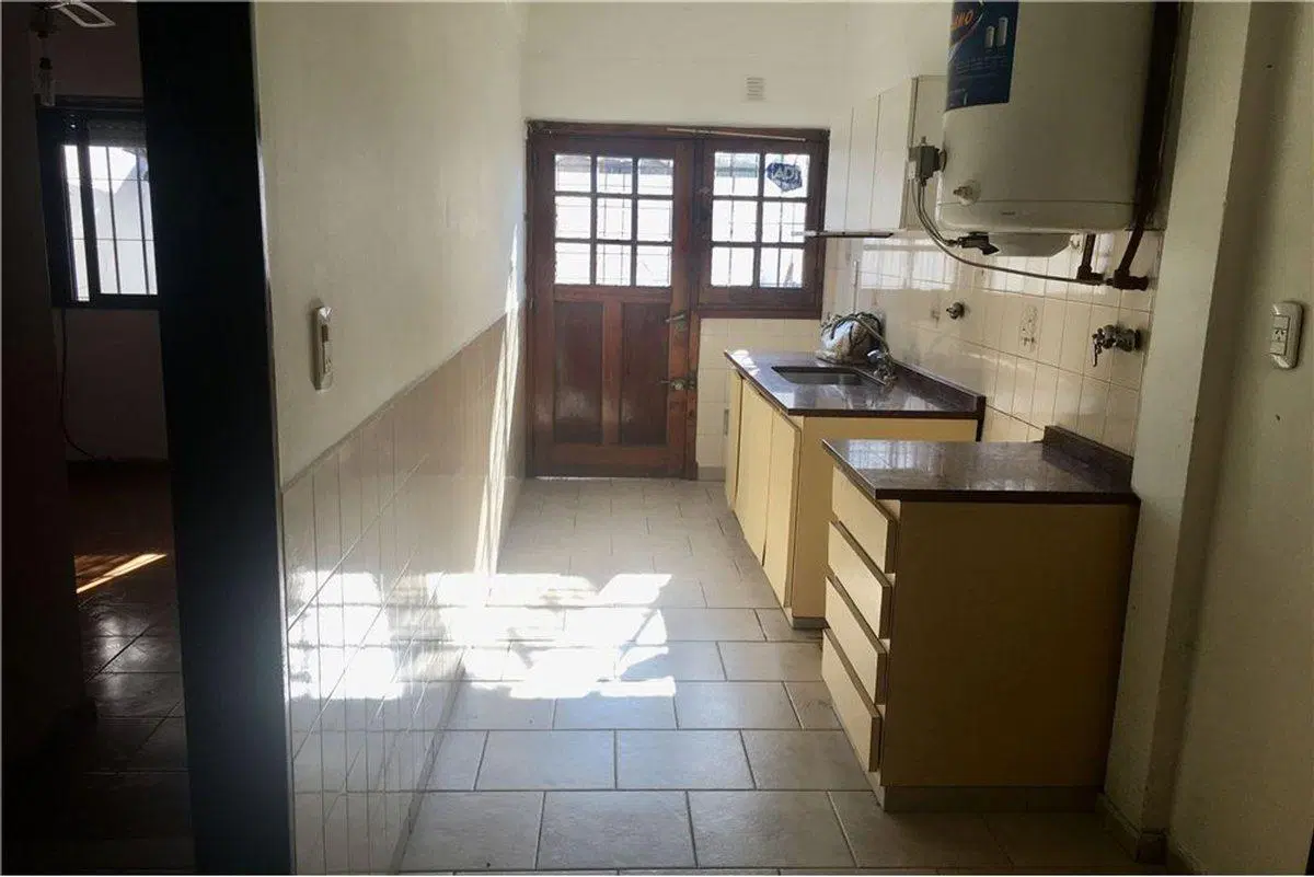 VENTA PH 2 AMBIENTES PB PATIO BERNAL OESTE QUILMES 3