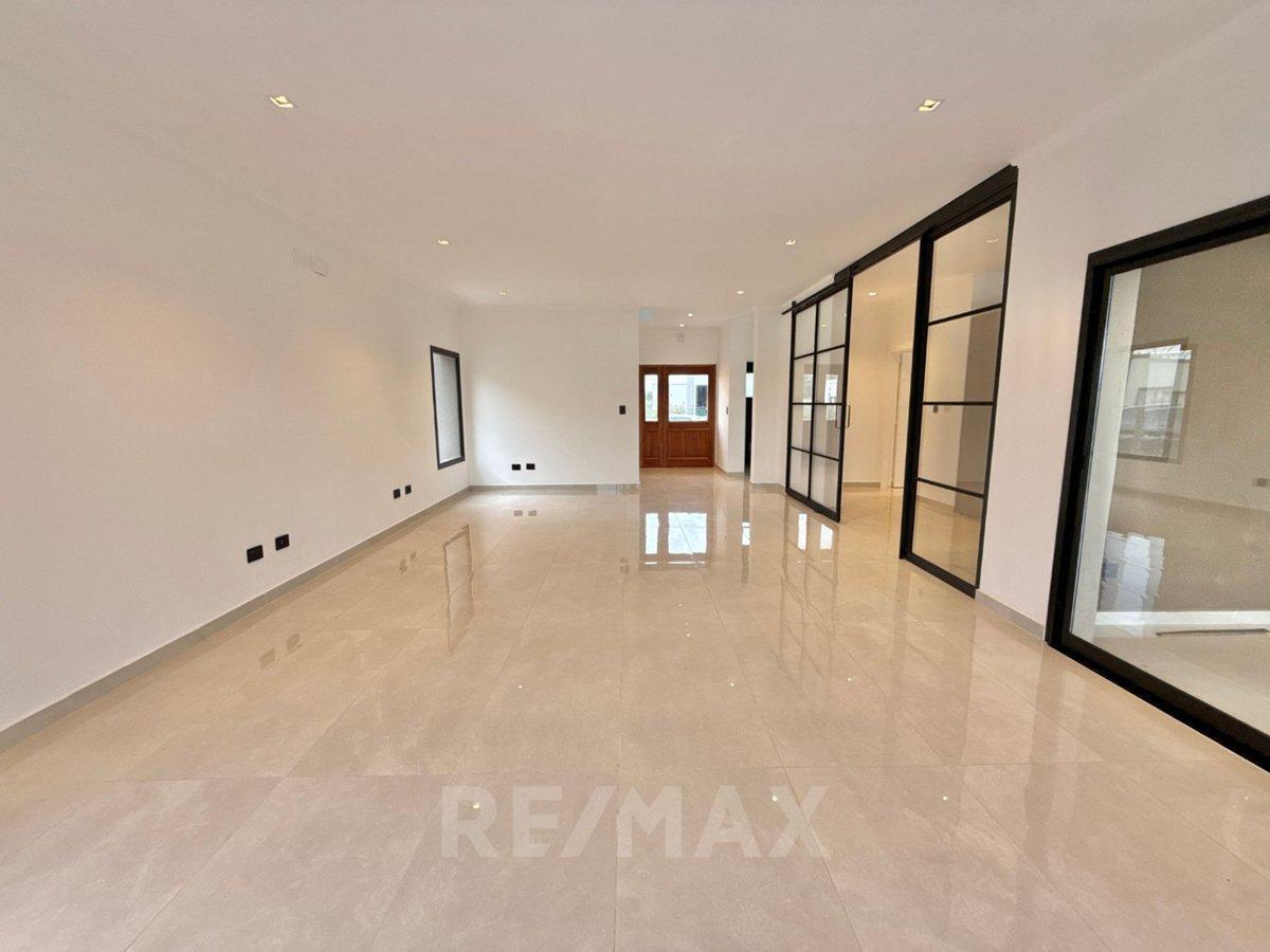 CASA 6 AMB EN VENTA B° SAN PABLO PILAR SEGURIDAD