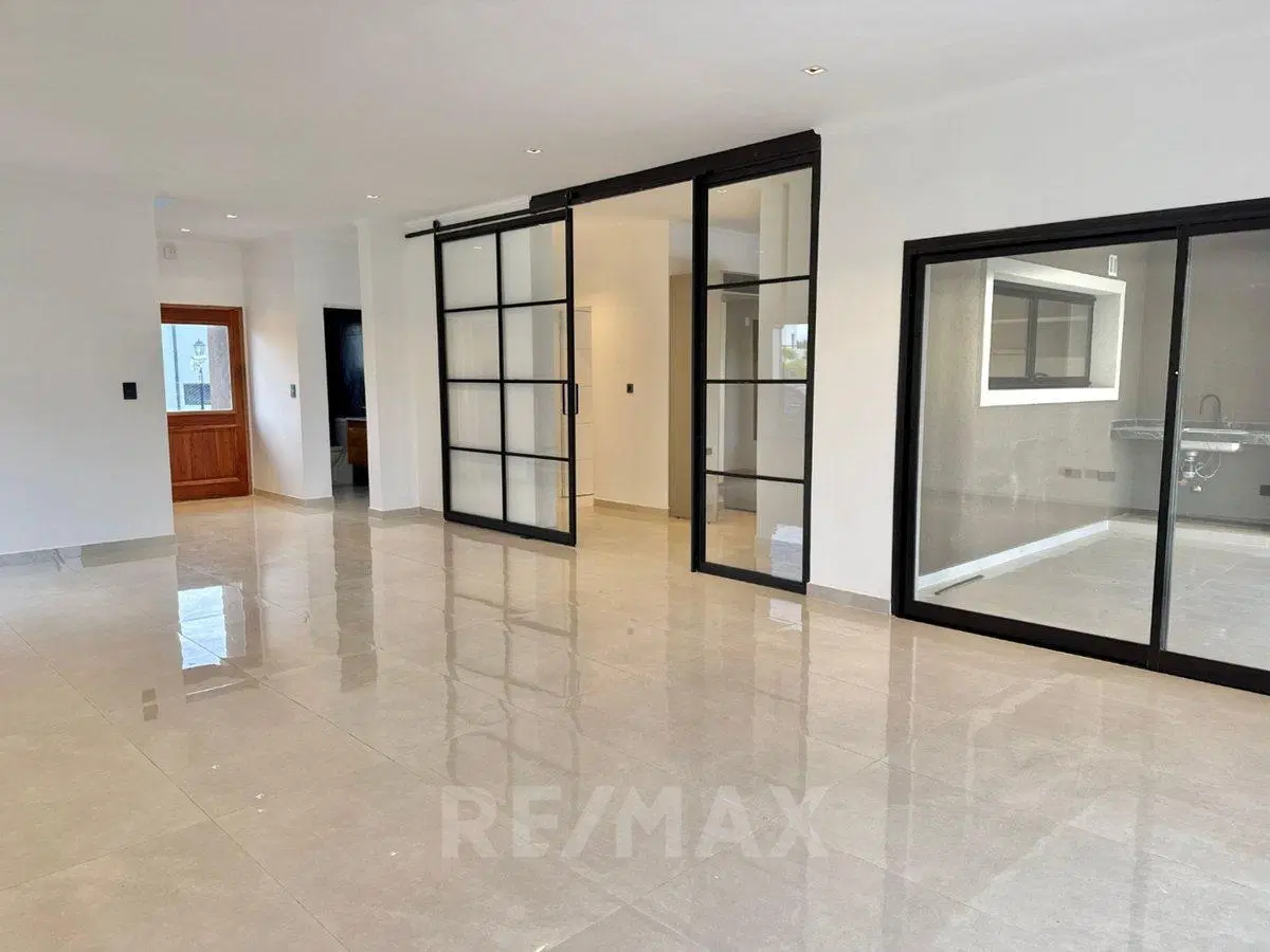 CASA 6 AMB EN VENTA B° SAN PABLO PILAR SEGURIDAD 5