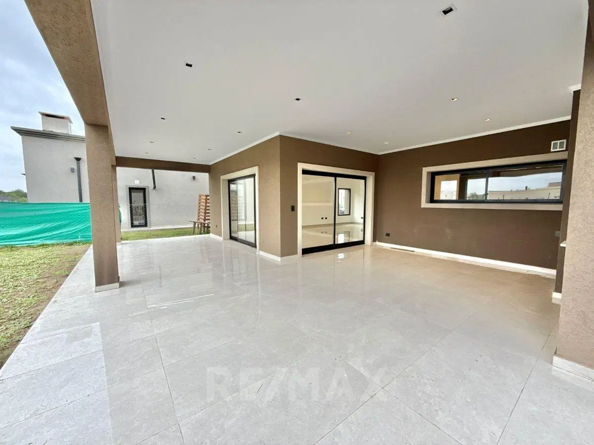 CASA 6 AMB EN VENTA B° SAN PABLO PILAR SEGURIDAD 4