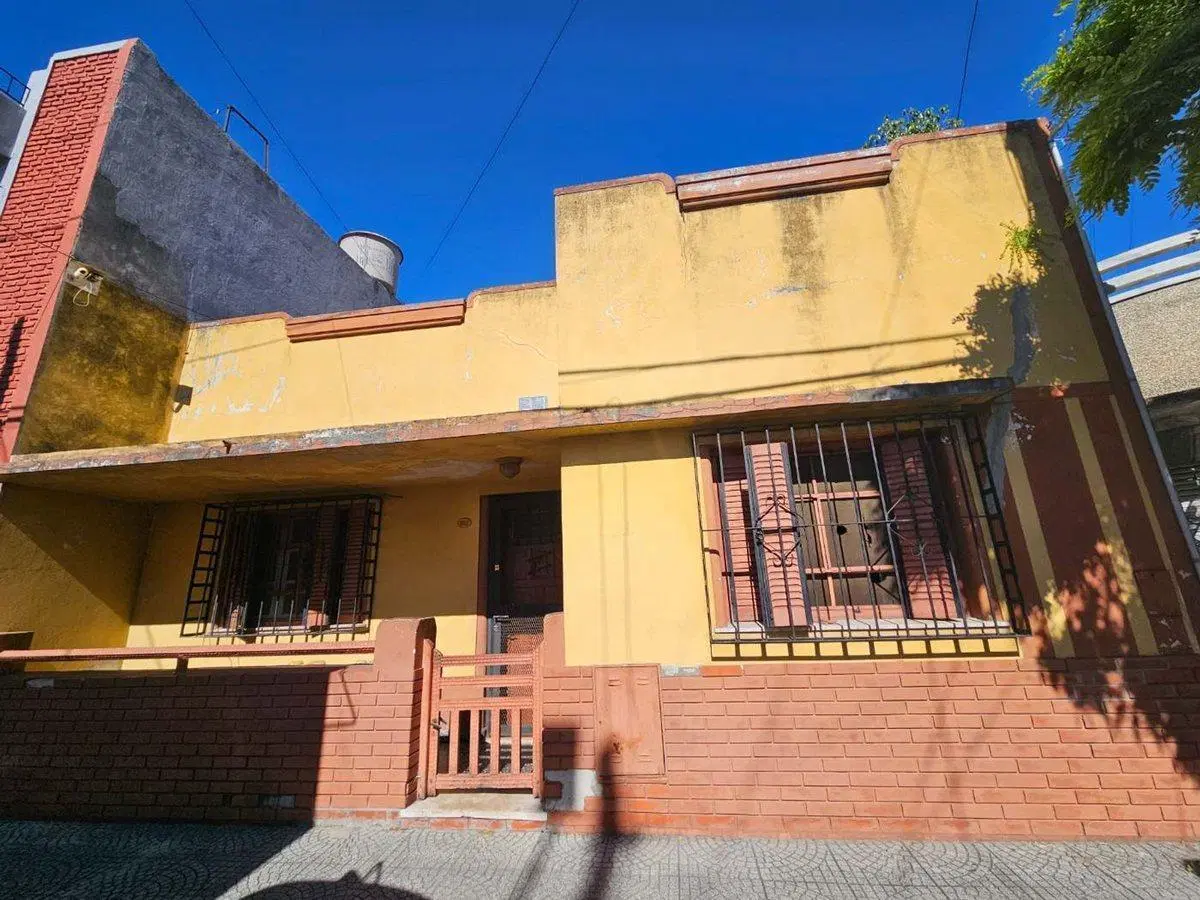 Casa 3 ambientes VENTA Gerly AVELLANEDA c terraza 3